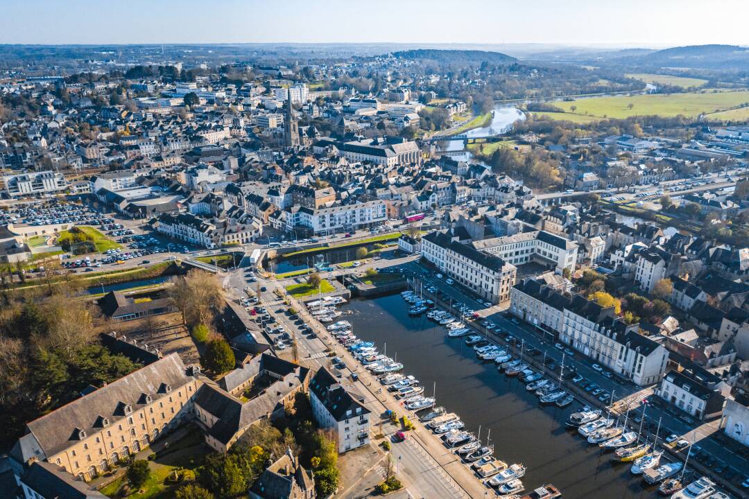 Redon : au&nbsp;confluent de l&rsquo;Oust et de la Vilaine. La vieille ville, la magnifique abbaye Saint-Sauveur et la richesse du paysage sont &agrave; d&eacute;couvrir.&nbsp;

&copy;PORIEL Thibault&nbsp;