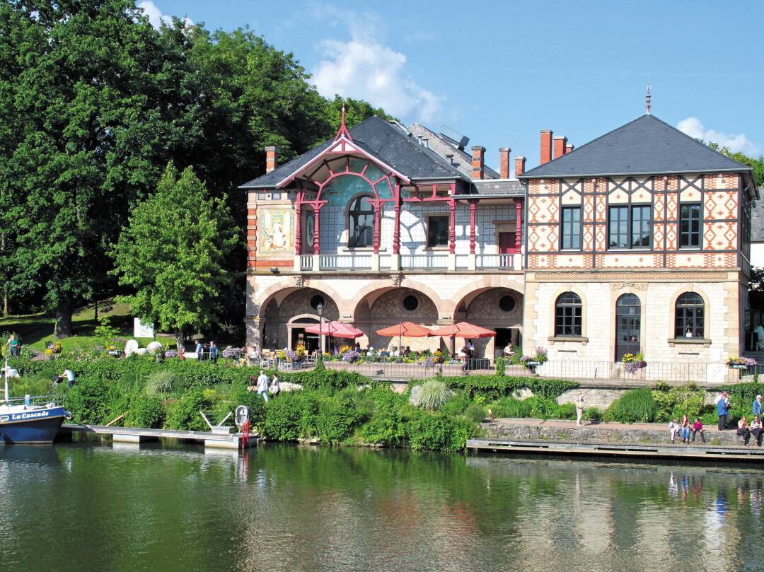 Sarreguemines, capitale de la fa&iuml;ence

L&rsquo;accueillant port de plaisance de Sarreguemines se situe au pied de l&#39;ancien casino, aujourd&#39;hui transform&eacute; en brasserie. Vous pourrez visiter le Moulin de la Blies et comprendre les secrets des fa&iuml;enciers.