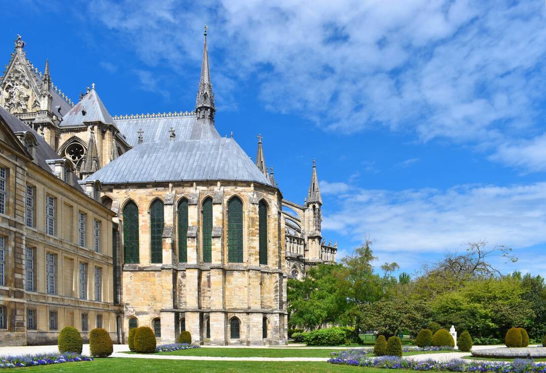 Reims et sa Cath&eacute;drale.

Chef-d&#39;&oelig;uvre de l&#39;art gothique construit &agrave; partir de 1211. Depuis 1991, elle est inscrite au patrimoine mondiale de l&rsquo;UNESCO.