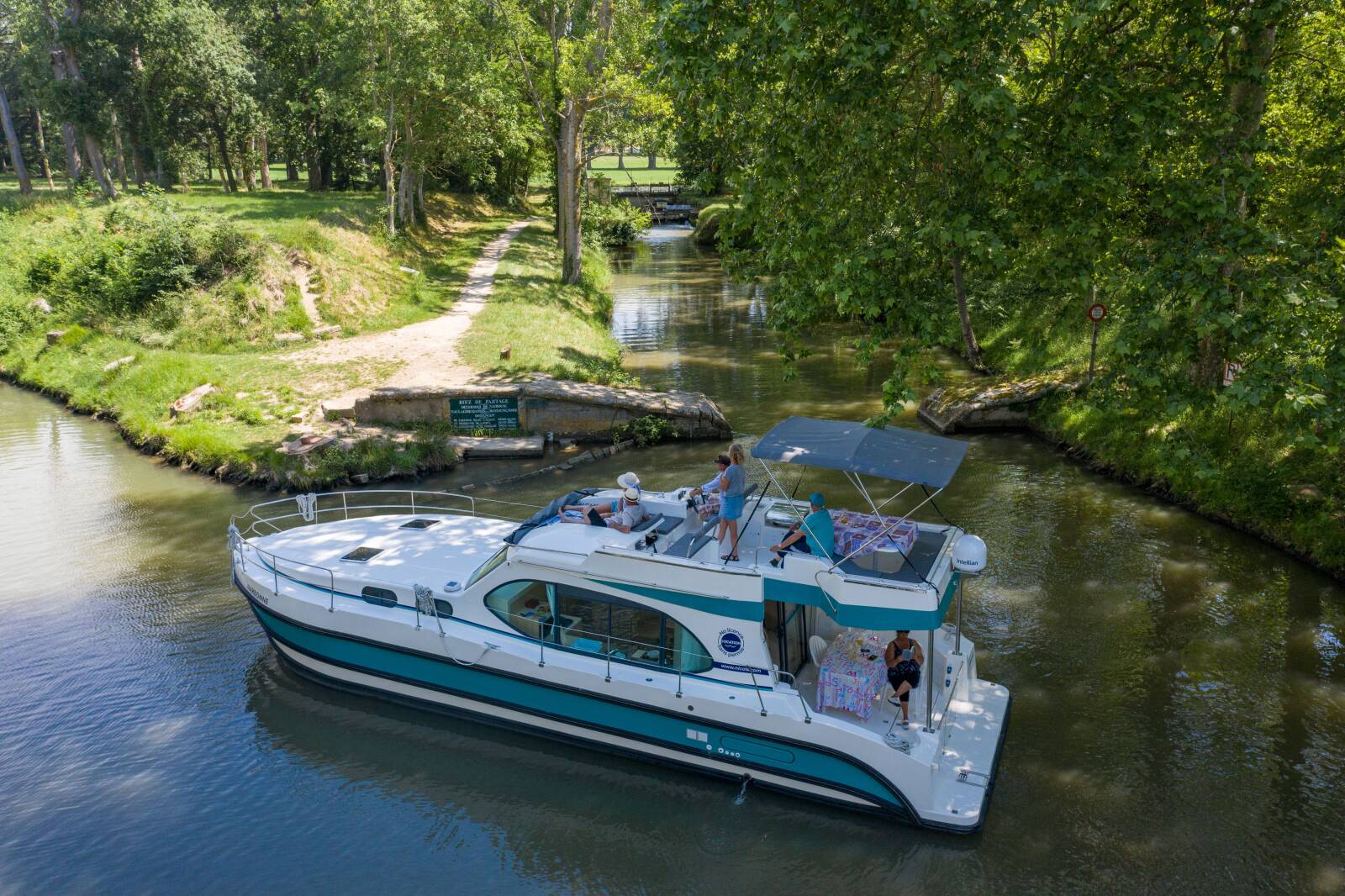 Magnifique - Bateau sans Permis & Bateau Fluvial