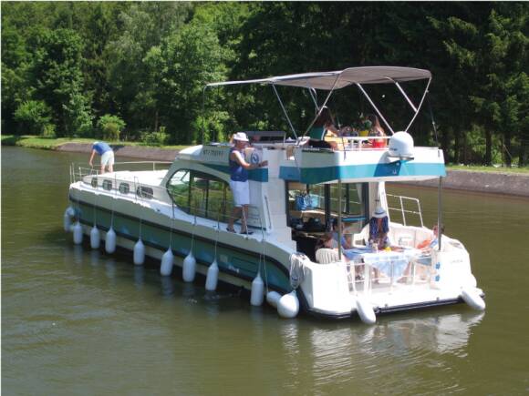 Terrasse à l'arrière du bateau