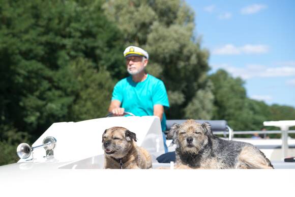 Croisière en péniche avec son chien