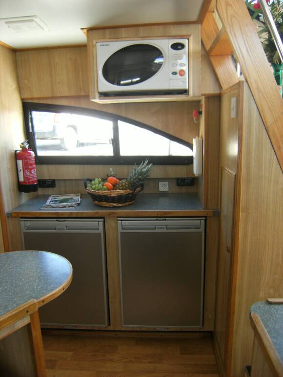 Magnifique-cuisine avec 2 frigos et micro-ondes