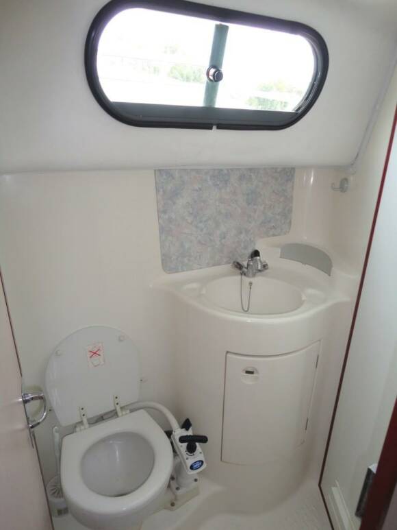 Sedan 1310 A - Salle de Bain avec Toilettes Electriques